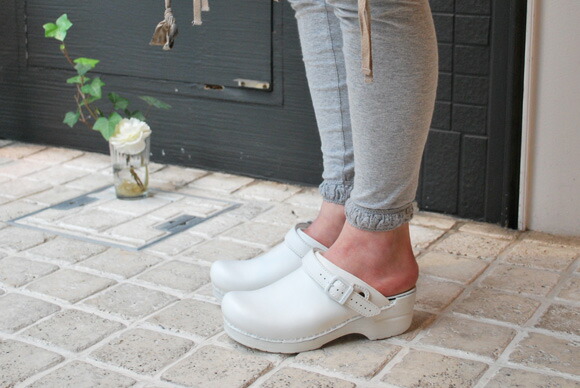 white clogs dansko