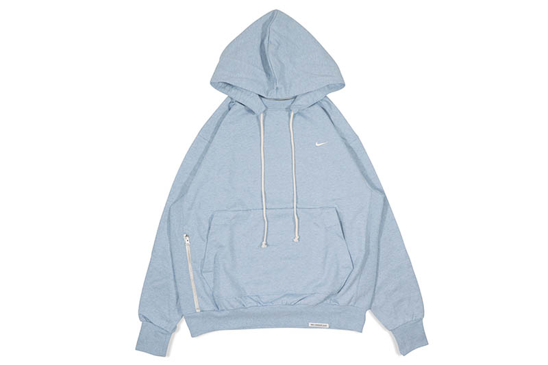 NIKE STANDARD ISSUE DRI-FIT PULLOVER BASKETBALL HOODIE (DQ5818-494:WORN BLUE/HEATHER/PALE IVORY) ナイキ/プルオーバーフーディー/パーカー/アメリカ/USA企画/海外限定/スウォッシュロゴ/ワンポイントロゴ/シンプル/メンズ/大きいサイズ/ライトブルー