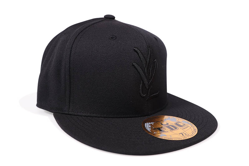 YVL CAP (BLACK ON BLACK)プレイボーイ・カーティ/ヤング・バンプ・ライフ/フィッテッドキャップ/ブラックオンブラック｜GROW AROUND グロウアラウンド