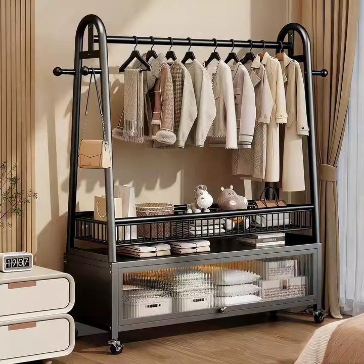 ベッドサイドの可動式防塵衣類ラック、屋内用簡易掛け棒式衣類収納架（衣類干し架）｜グロースショップ