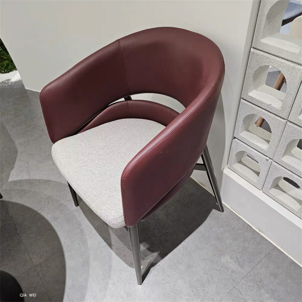 北欧風軽奢ダイニングチェア、家庭用モダンでシンプルな化粧台、レストラン・ホテル向けレザーパッド付き鉄製背もたれチェア
