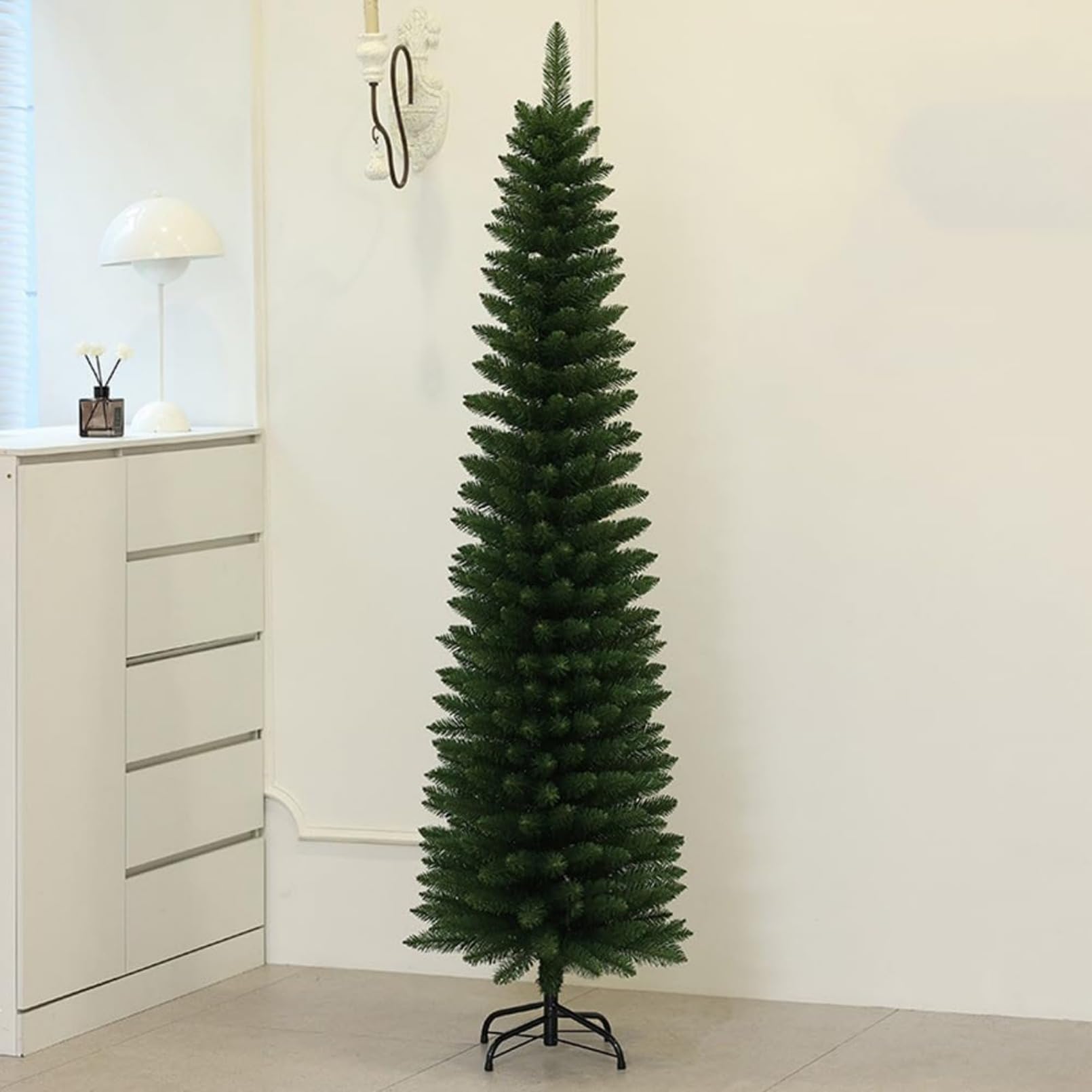 クリスマスツリ 組立簡単松ぼっくり 高濃密度 赤い実付き LED付き オーナメント付き リアルニードツリーー スリム 150cm 180cm 210cm おしゃれ クリスマス飾り おしゃれ 北欧 インテリア装飾 大型 屋外 屋内 誕生日 イベント用 (グリーン,150 cm) [並行輸入品]｜グロースショップ