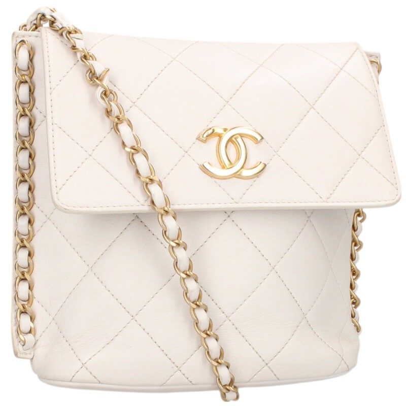 CHANEL ホワイト キルティング ショルダーバッグ 即日発送CHANELホワイト キルティング ショルダーバッグ - メルカリ