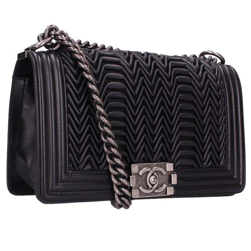 シャネル CHANEL   男の子シャネル25 エンボスデザインラムスキンチェーンショルダーバッグ(黒いこと×しろがね色)【133062】【OM10】【小物】【中古】bb316#rinkan*B