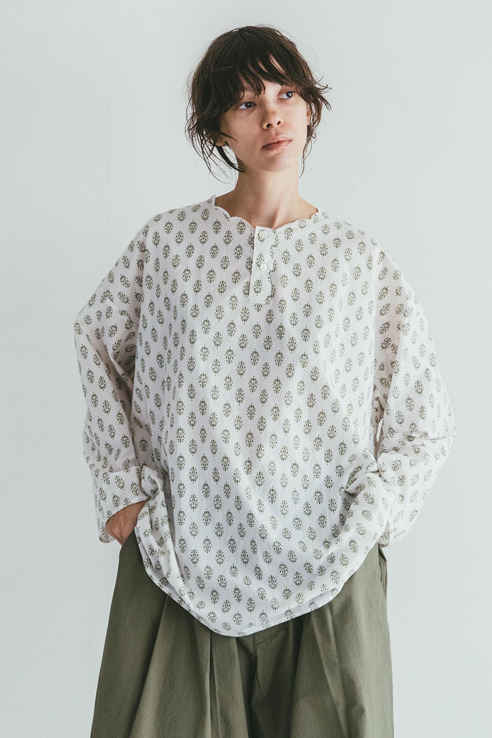 （miiThaaii）コットンシルク　ニーシャロングシャツ　ノアール（ミーターイー）（未試着品） 楽天市場】【セール20%OFF】miiThaaii（ミーターイー） フレダ