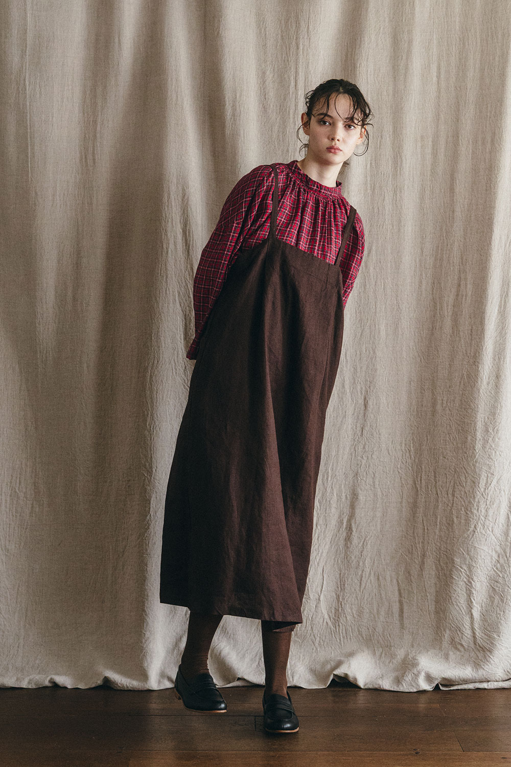 【クリアランスクーポン対象】フォグリネンワーク サルマ エプロンワンピース チョコレート 【未試着品】 fog linen work 【2025-26 WINTER WEAR】