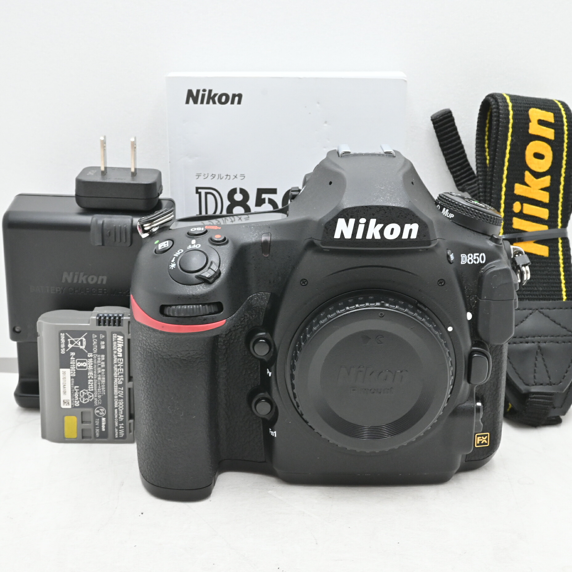 【中古】Nikon デジタル一眼二眼レフ写真機 D850 黒いこと