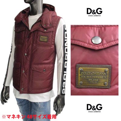 ドルチェ&ガッバーナ DOLCE&GABBANA ドルガバ メンズ アウター ジャケット ダウン ダウンベスト ロゴ チェスト部分ロゴプレート・フード付きダウンベスト 赤 エンジ ワインレッド G9L47T FUMN4 R5515 (R72000) 11A 【送料無料】 【smtb-TK】|ガッツ ブランドショップ