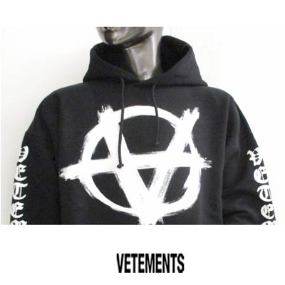 ヴェトモン VETEMENTS メンズ トップス パーカー フーディー ロゴ