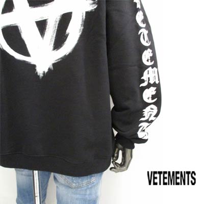 ヴェトモン VETEMENTS メンズ トップス パーカー フーディー ロゴ