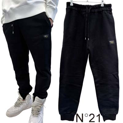 ヌメロヴェントゥーノ N°21 メンズ ボトムス スウェットパンツ ジョガーパンツ レフトサイドロゴパッチ付きスウェットパンツ ブラック 23I N1M0 B071 4072 9000 (R58300) 322 2023年秋冬新作 【送料無料】 【smtb-TK】|ガッツ ブランドショップ