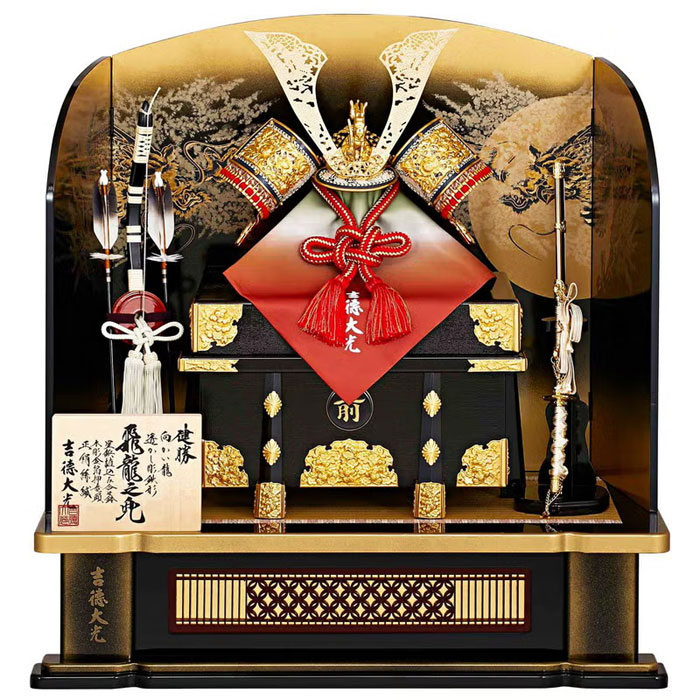 ※要在庫問合せ 五月人形 兜飾り 吉徳【2026年新作】飛龍之兜13号 高床台飾り 正絹赤絲縅 端午の節句