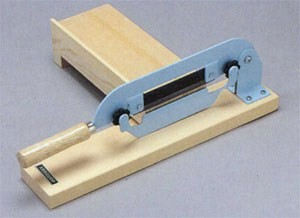 ■(No.70) かき論なく切り器 奥ふかさは自在ワンタッチ！柿餅切 かき餅切 柿モチ切 切器