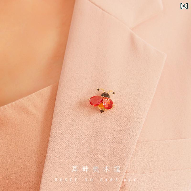 ブローチ アクセサリー クリスタル 蜂 かわいい 小さい ブローチ コサージュ レディース ハイエンドの 精巧 露出 防止 襟 スーツ 親友 ギフト