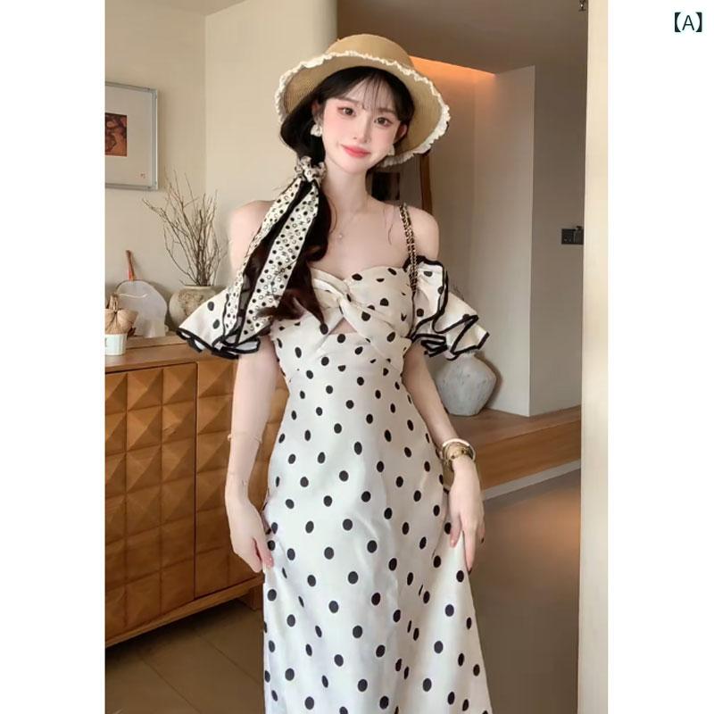 ドット柄ワンピース フレンチ キュートで ユニークな オフショルダーの ドットの ボディコン ドレス。 春夏に ぴったりの スタイリッシュで ロング ドレスです。