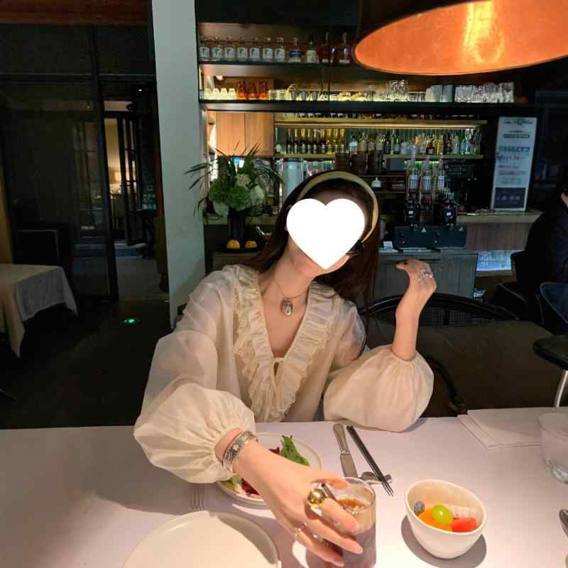 レディース トップ 多層スピード競技 フラウンス 袖 提燈衣袂 シュロの葉 紐 軽さ ふんわり 蝶柄  吸いつける的 トップス 亭主もち用 春夏 口さかしい スピード競技原料品 リストバンド かざり付ける 日常使い走り