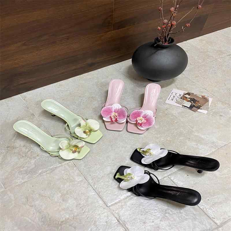 サンダル レディース 夏用 屋外 細ヒール ストラップ 白 高級感 フェミニン フレンチスタイル エレガント 軽量 伸縮性 接触冷感 吸湿速乾 Vネック ビッグシルエット ピンク系 アイボリー