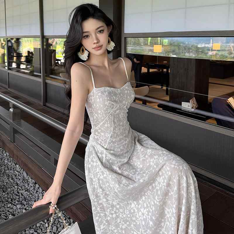 ワンピース レディース 吊帯 ロング丈 夏 リゾート 高級感 立体花柄 スリムフィット かわいい セクシー スタイル 軽量 吸湿速乾