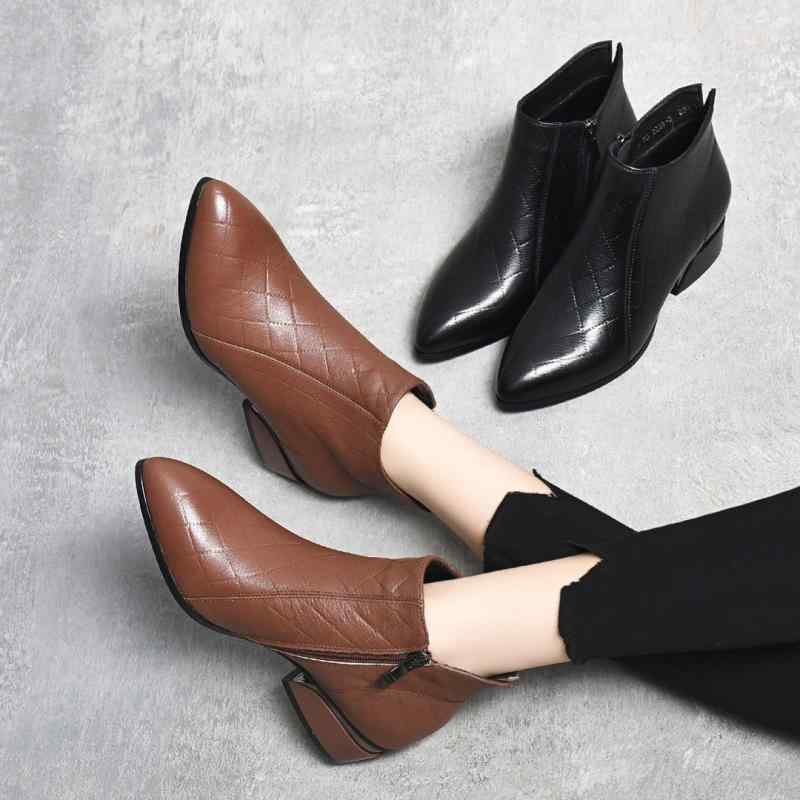 女性用 秋冬 ローヒール ショートブーツ 本革 ポインテッドトゥ エンボス加工 サイドジッパー スタイリッシュ 快適 合わせやすい コーディネート 日常使い 柔軟 足入れしやすい 6,132円