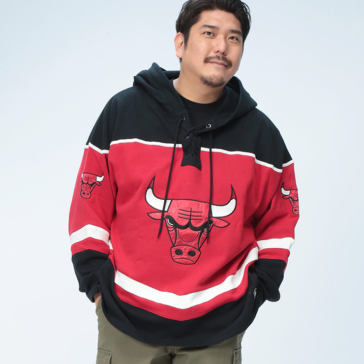 47 (フォーティセブン) 裏起毛 NBA CHICAGO BULLS ロゴタイプ ティーシャツ パーカー 629382D22 気が大きい大きさ メンズ トップス パーカー プルパーカー ボンネット 起毛 秋冬