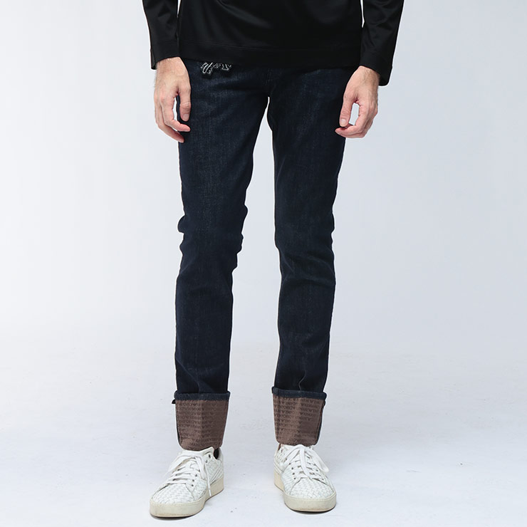 エンポリオアルマーニ デニムパンツ ジーンズ EMPORIO ARMANI ボトムス メンズ デニム J06 スリムフィット 細身 ストレッチ ロゴ ターンアップ 折り返し柄 EAEM121AF17493 ブランド シンプル 大人 カジュアル 秋冬