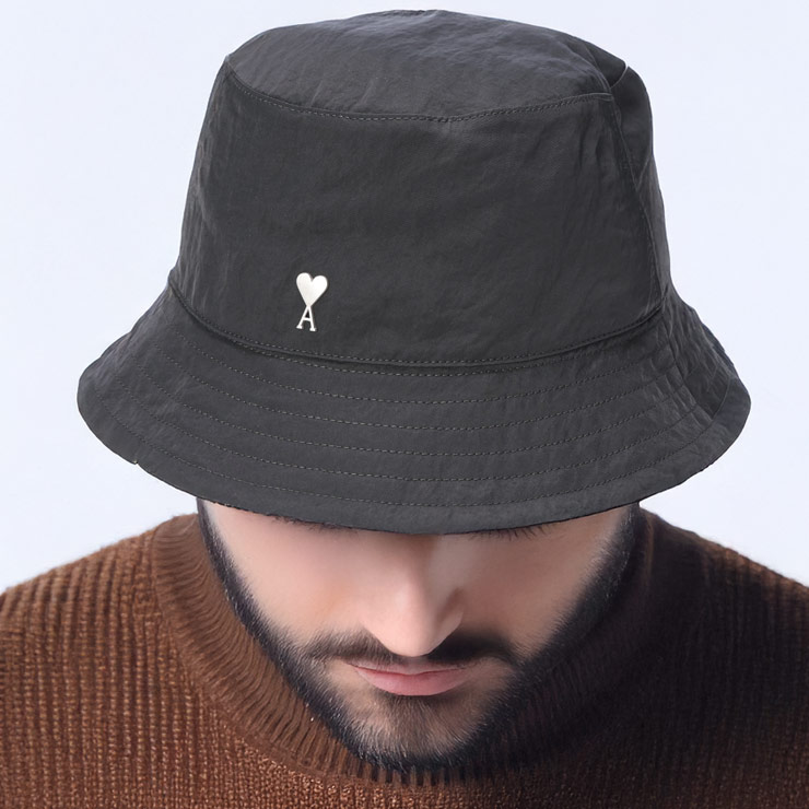 アミパリス バケットハット 帽子 AMI PARIS メンズ バケハ シルバーロゴパッチ ナイロン バケットハット AMH25UHA671PA35 ブランド シンプル 大人 ギフト プレゼント 21,083円