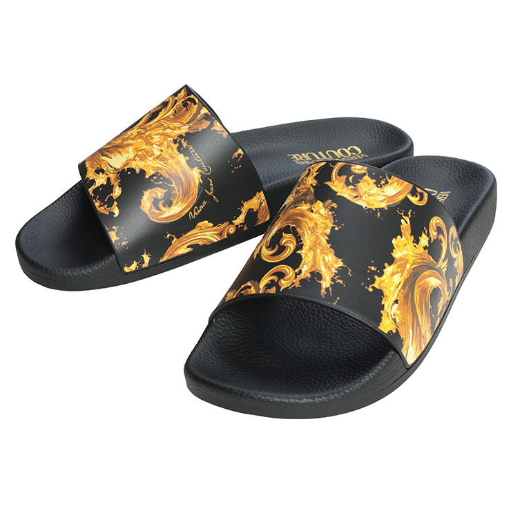 ヴェルサーチェ ジーンズ クチュール メンズ サンダル VERSACE JEANS COUTURE プリント スライドサンダル シャワーサンダル VC80YA3SQ4 ブランド シューズ ブラック｜原宿ゼンモール