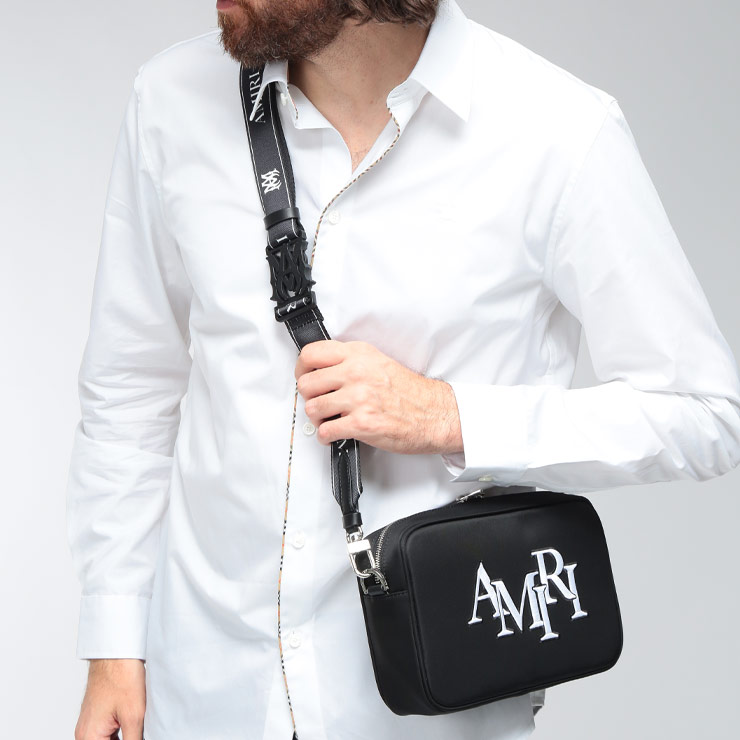アミリ メンズ ショルダーバッグ AMIRI ロゴ刺繍 ジップ カメラケース AIAM5BA001PL ブランド 鞄 バッグ ボディバッグ|原宿ゼンモール