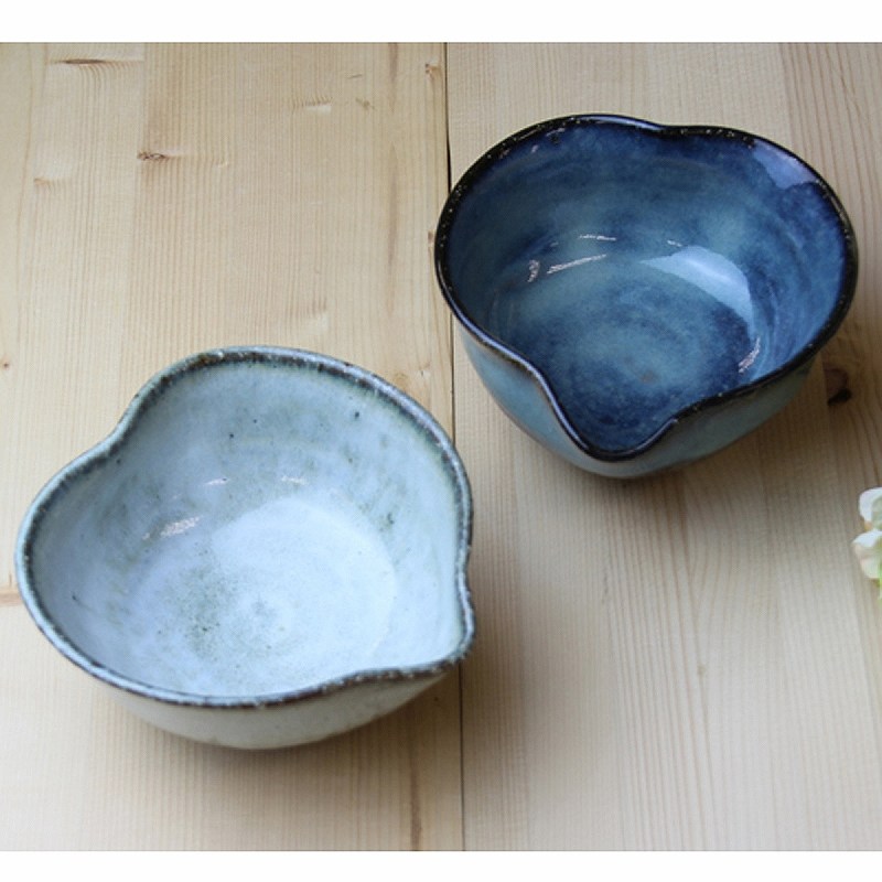 萩焼 ハート中鉢ペア 清玩作 化粧箱入 Japanese ceramic Hagi-ware. Set of 2 heart shaped small bowls.画像