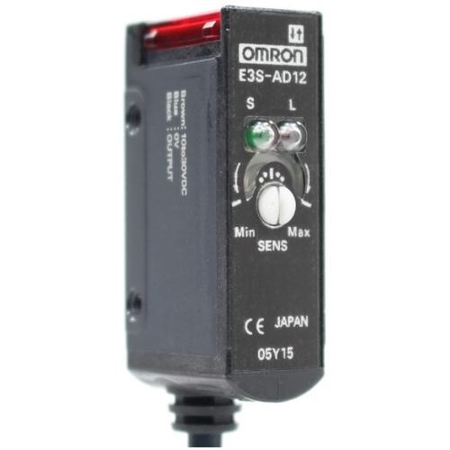 OMRON ( オムロン ) 中型アンプ内蔵光電センサ 検出距離 700mm ( E3S-AD12 2M )