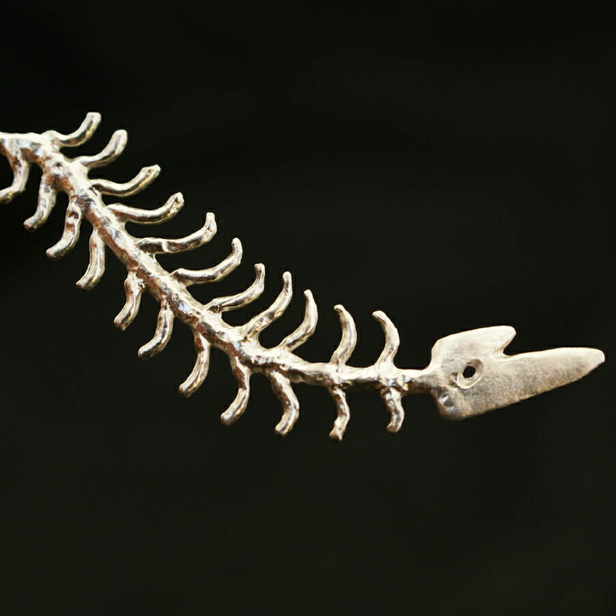 楽天市場 シルバーネックレス ペンダントトップ付き 魚の骨 銀で精巧に作られた魚の骨のペンダントネックレス 魚の骨モチーフのネックレストップ シルバーチェーン付き 無垢材の家具通販 箱屋の八代目