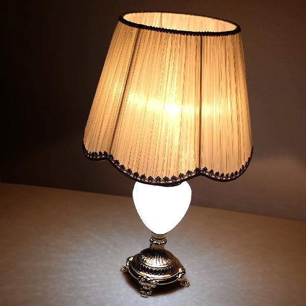 輸入雑貨　ガラス内臓ランプ　布シェード　テーブルスタンド　ヨーロピアン 輸入雑貨 ガラス内臓ランプ 布シェード テーブルスタンド