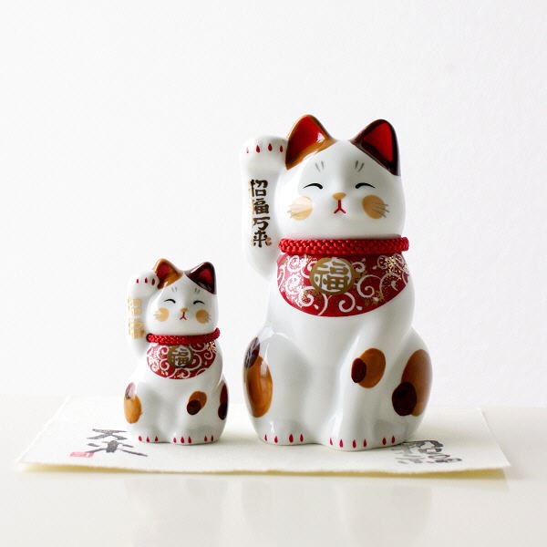 招き猫 陶器製 置物　高さ11.5cm Amazon.co.jp: 大型招き猫、11インチの陶器製招き猫、手を振る