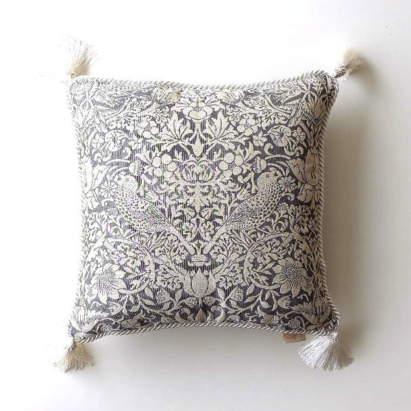 クッション 45×45cm クッション おしゃれ スクエア 刺繍 タッセル付き ナチュラル ストロベリー シーフ インテリア ジェニファーテイラーStrawberry Thief クッション GY
