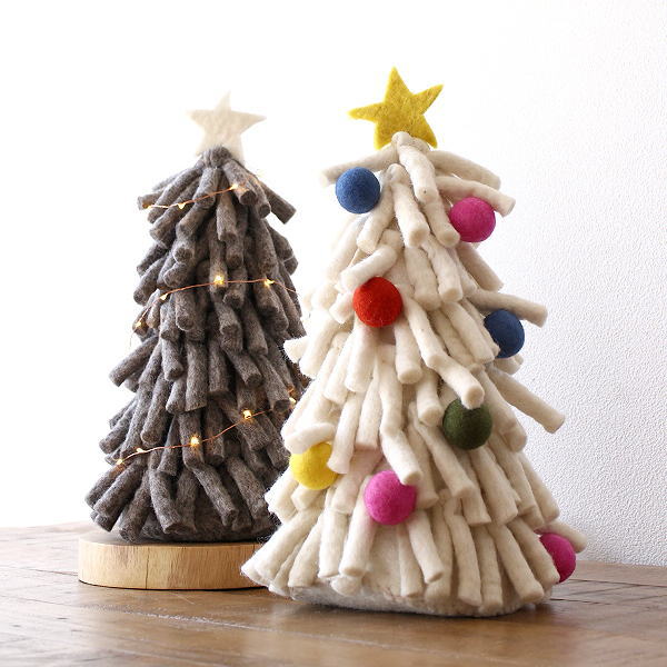 クリスマス Xmas クリスマスツリー オブジェ 置物 おしゃれ かわいい フェルト 雑貨 卓上 飾り ディスプレイ 白 グレー 羊毛フェルトのfringe Tree 2カラー 人気の製品