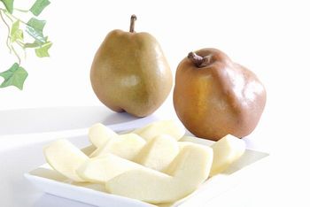 ゴールドラフランス通信販売 山形県内でも希少なお歳暮ラフランスを販売取寄。中箱 約6玉～約9玉