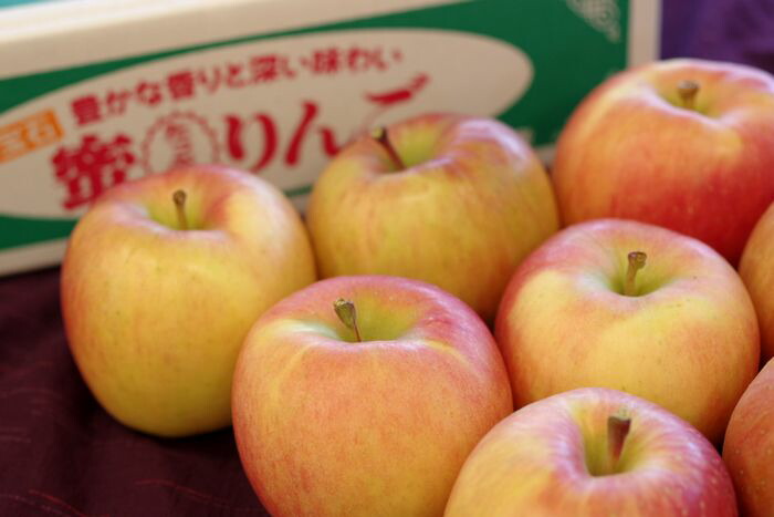 こみつりんご販売 蜜入お歳暮林檎の通販。品種名 高徳こうとく青森県産 約6玉～約12玉