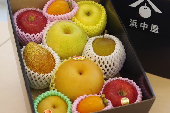 法事果物・法要果物の全国宅配。通販で仏事お供えフルーツセットを販売。中箱 熨斗・挨拶状・到着指定日対応