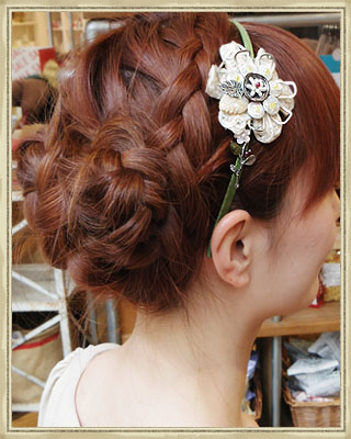 ユニーク カチューシャ 髪型 ロング 人気のヘアスタイル