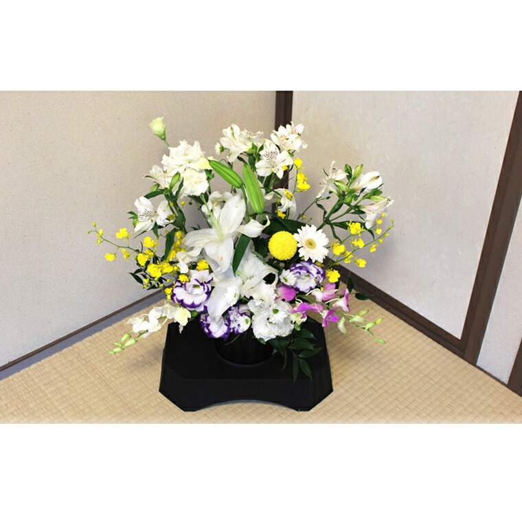 送料無料 単品 お供え用 生花 花台付き供花 アレンジ Lサイズ ホワイト 系 5 5 5 9はお届け出来ません 花材おまかせ 送料無料 一部地域を除く 花 お供え お悔やみ 花 ギフト 法事 枕花 お彼岸 命日 葬式 初七日 四十九日 完売 Www Lexusoman Com