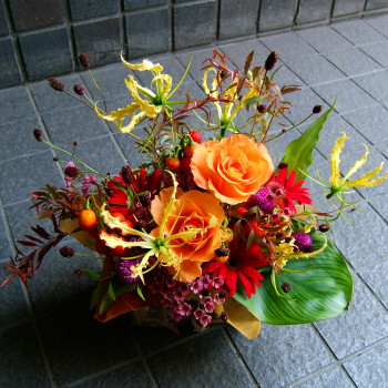 送別　卒業 おまかせ ジューシーアレンジメント 花 人気ランキング 花ギフト 花束 結婚記念日　（誕生日 などにも） バラ 就任　送別 ２７