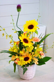 送別　卒業 おまかせ 黄色オレンジ系フラワーアレンジメント 花 人気ランキング 花ギフト 花束 結婚記念日　（誕生日 などにも） バラ 就任　送別 ３７