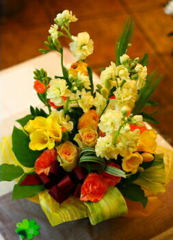 母の日 送別 差し上げ物 おまかせ 黄味がかったオレンジ色系お花申し合わせ 花 一般受け度合い 花差し上げ物 胸花 一緒になる不死化日 （生まれ落ちる日 などにも） 薔薇 着任 送別 ３９ 花・ガーデン・DIY-花・観葉植物-フラワーアレンジメント