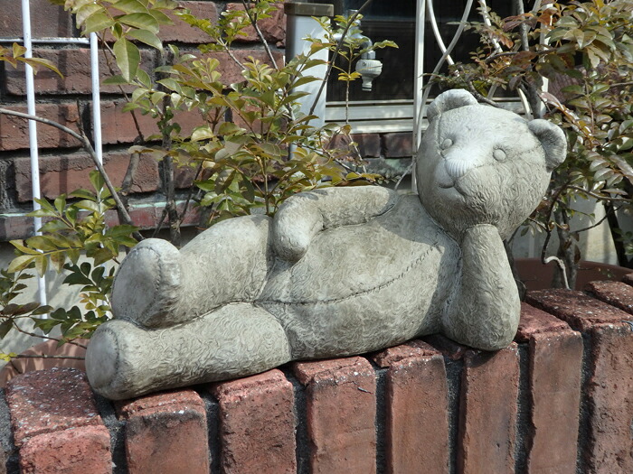 ガーデニング 庭園 グッズ 石ころ製『English Large Lazy Bear』