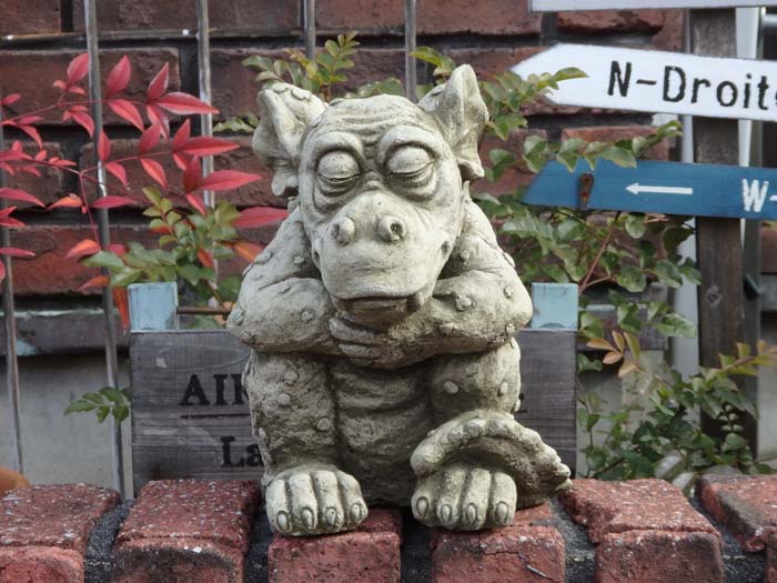 楽天市場】ガーゴイル グレムリン ガーデニング ガーデン『English