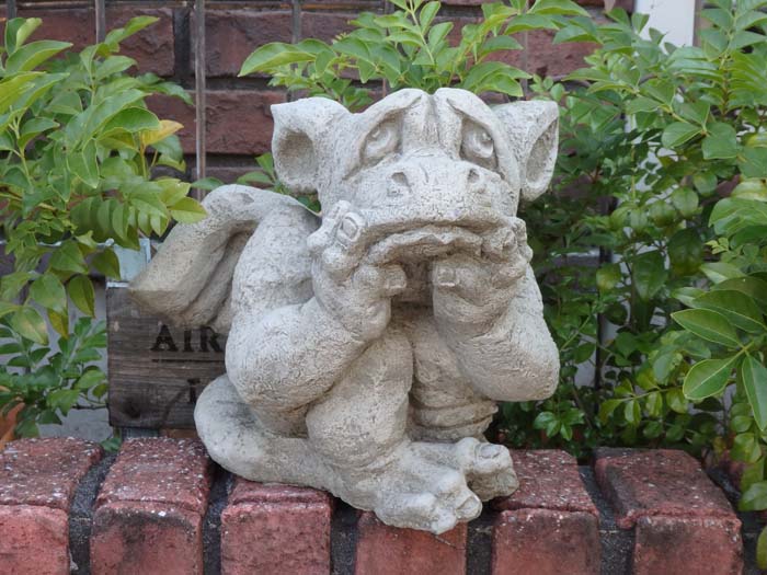 ガーデニング 庭園 グッズ 石ころ製『English Look Sad Dragon』