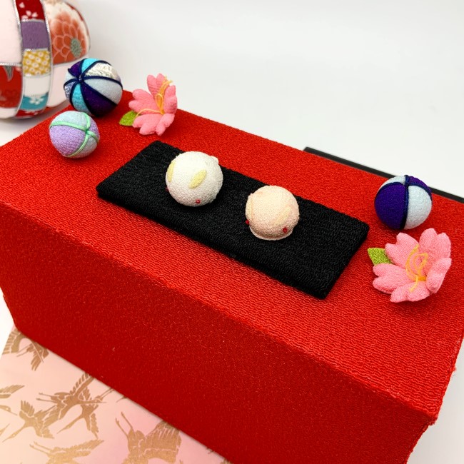 市場 ちりめん飾り 和ちりめん細工 キット お土産 置物 手作り 和菓子シリーズ ちりめん細工 ミニチュア細工 ハンドメイド うさぎ夫婦饅頭