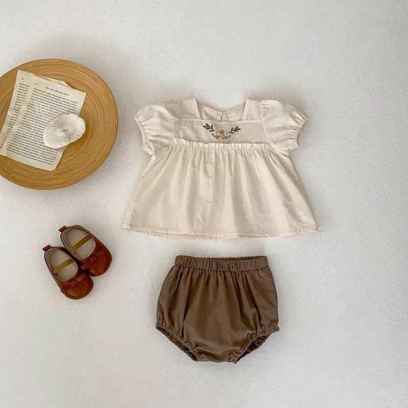 ベビー服 セットアップ 女の子 かわいい オフショルダー風 刺繍 花柄 パフスリーブ 半袖 トップス ショートパンツ 綿100% 薄手 夏 アプリコットカラー お出かけ 普段使い