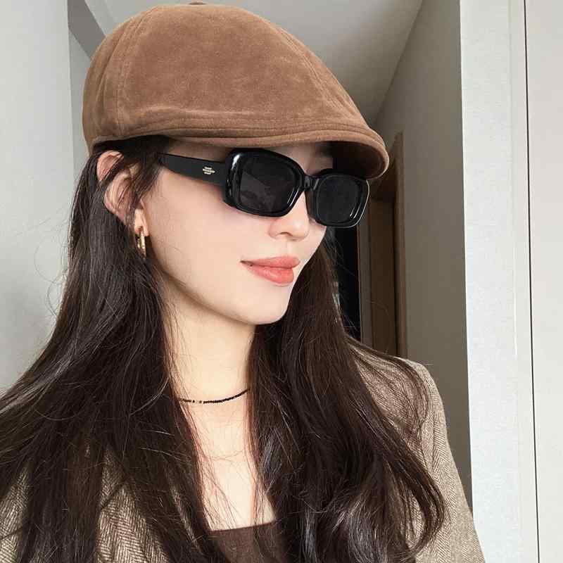 帽子 レディース メンズ 秋冬 レトロ おしゃれ 高級感 小顔効果 キャスケット ベレー帽 画家帽 深め アクリル 保温 防風 サイズ調節可能 英字デザイン ブラウン コーヒー ブラック ワインレッド ファッション 通勤