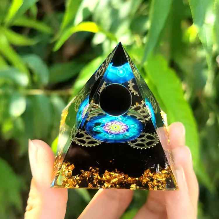 オブジェ 水晶玉 さざれ石 ピラミッド 樹脂製 デスク 卓上 リビング 玄関 インテリア雑貨 モダン シンプル デザイン